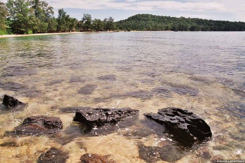 Mer translucide dans l'archipel de Sihanoukville