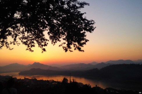 Coucher de soleil sur la rivière au Laos