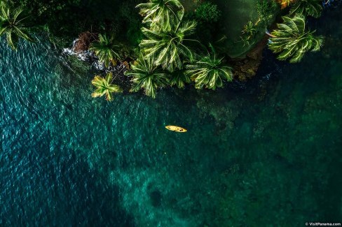 Canoë de mer à San Blas, archipel de Panama