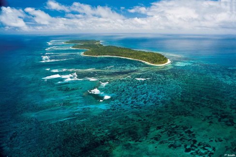 Vue aérienne de l'île de Desroches dans l'archipel des Seychelles extérieures